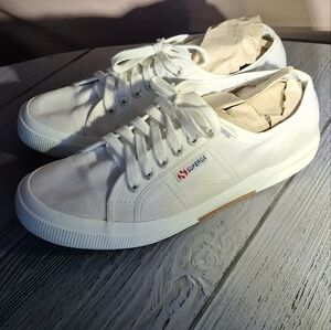 Superga Men's 9/Womens 10 1/2 White Canvas Sneakers Unisex
